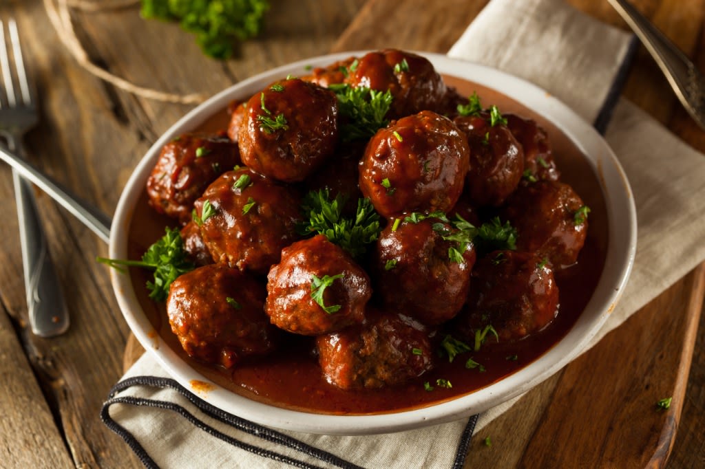 Smoke and Whiskey Party Meatballs – Duke's Mayo